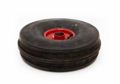 Three rib tread single tyre 
